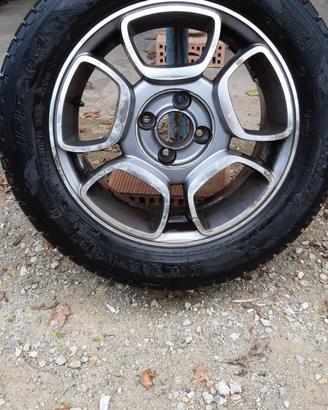 4 gomme invernali complete di Cerchi in lega