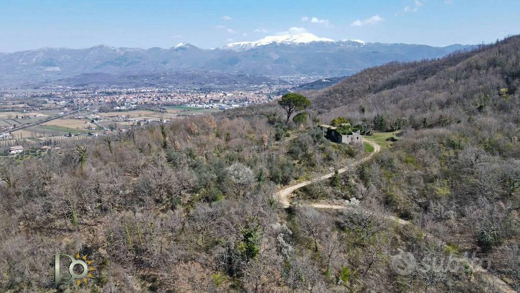 Rustico / Casale di 437 m² con più di 5 locali a R - Vista 2
