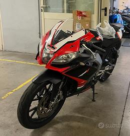 Aprilia rsv 4 125