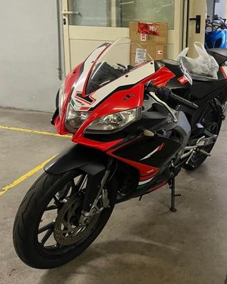 Aprilia rsv 4 125