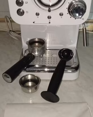 Macchina da caffè e cappuccino Arielli