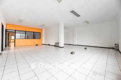 Ampio Ufficio/Laboratorio con facilità di parchegg