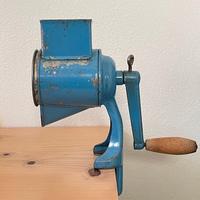 Grattugia Vintage Metallo Smaltato