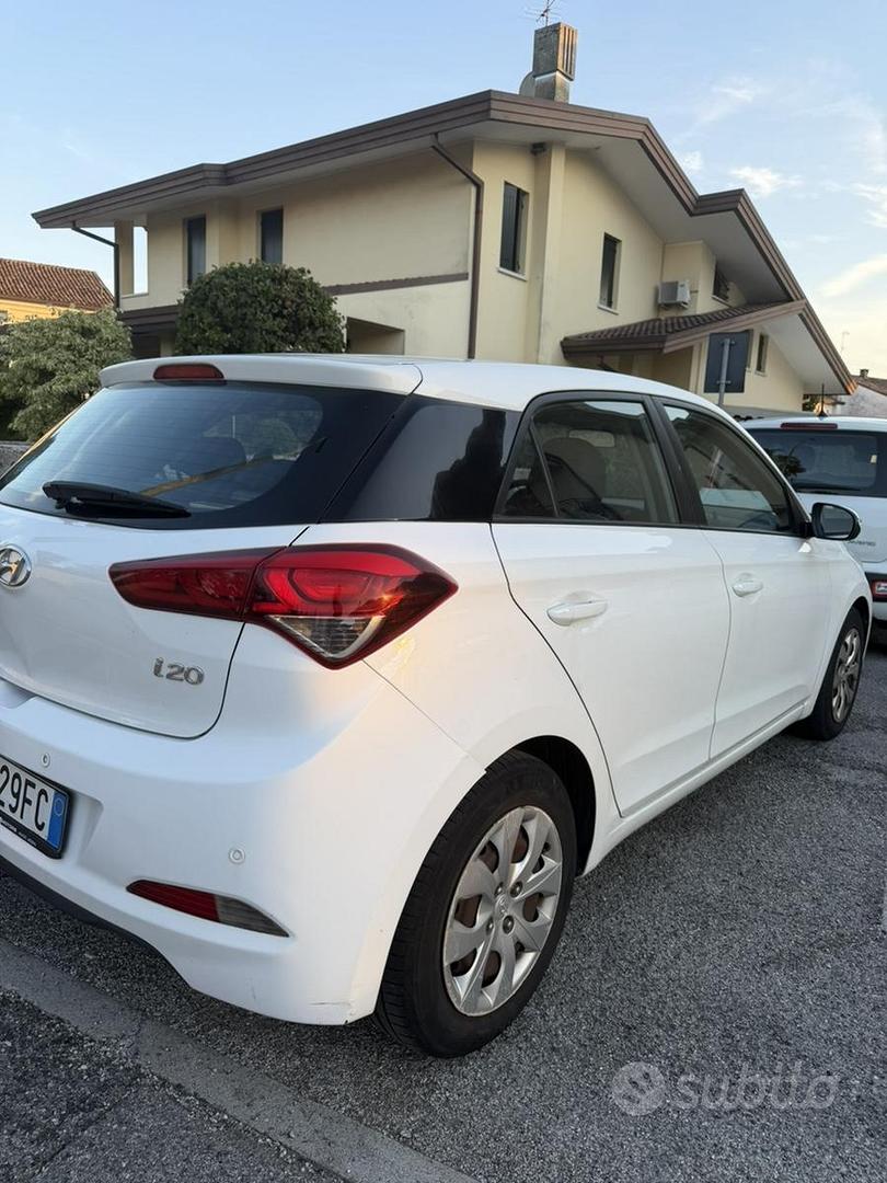 Hyundai I20 2016 photo 3