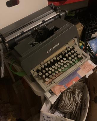 macchina da scrivere Olivetti 98