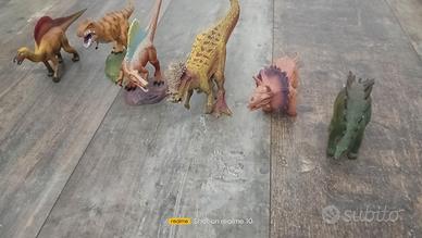 Dinosauri giocattolo