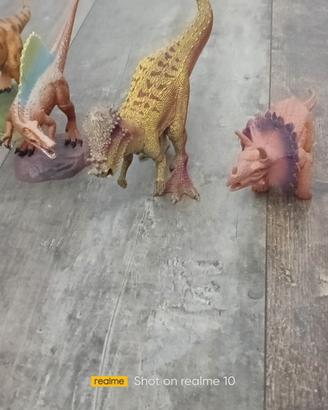 Dinosauri giocattolo