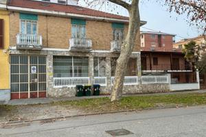 TRIFAMILIARE A TORINO