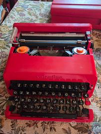 macchina da scrivere olivetti valentino 