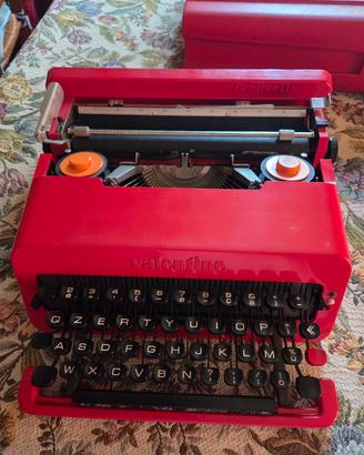macchina da scrivere olivetti valentino 