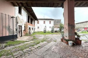 APPARTAMENTO TRILOCALE IN CASCINA