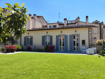 AREZZO CENTRALISSIMO con giardino 4+4 posti letto