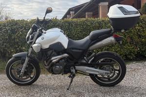 Moto Yamaha MT-03