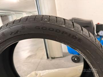 4 Pneumatici Goodride Zupersnow 225/40 R19 93V