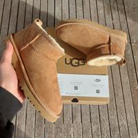 Stivaletti Ugg ultramini originali color Castagna