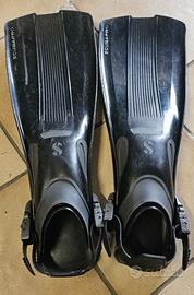 Pinne, Calzari e cintura sub con pesi