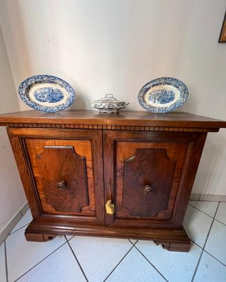 Credenza d’antiquariato