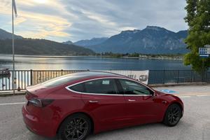Tesla rossa