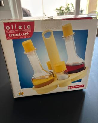 Set olio, aceto, sale e pepe