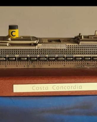 Modellino costa concordia