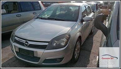OPEL Astra H per ricambi