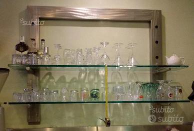 Consolle d'acciaio martellato con piani in vetro