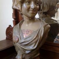 Busto feminile in terra cotta