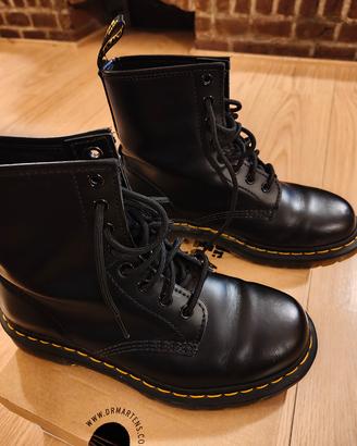 scarpe Dr.Martens tg. 38 praticamente nuovi 