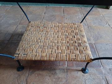 Tavolino ovale in ferro e rattan