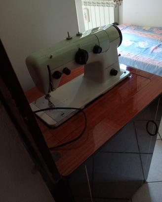 Macchina da cucire  funzionante, cassapancanca