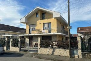 VILLA SINGOLA A RIVALTA DI TORINO