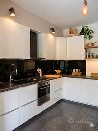 Cucina Moderna Modulare Bianca ad angolo IKEA
