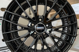 Set cerchi KARI da 18 per Classe C Classe S GLA