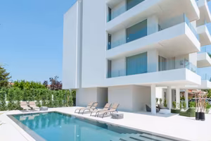 MODERNO 5 POSTI CON PISCINA P.ZZA AURORA 06.06 13.