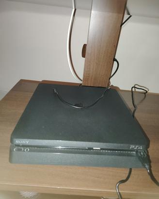 PlayStation 4 1TB + 2 Joypad + 1 Gioco