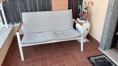 Divano da giardino