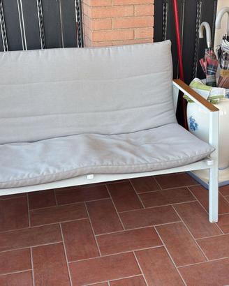 Divano da giardino