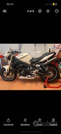 Moto Triumph street triple 