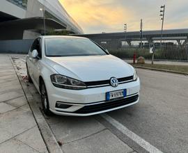 Volkswagen Golf restayling 1.6 Business