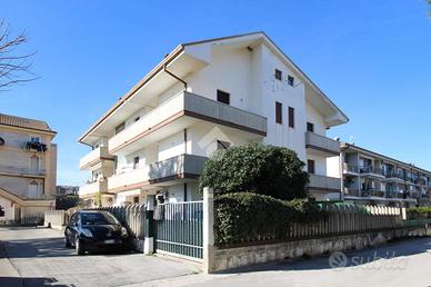 3 LOCALI A PORTO SAN GIORGIO