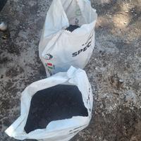 Sacchi di terra per vasi e giardini