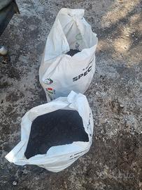 Sacchi di terra per vasi e giardini