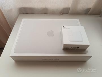 MacBook Neo 13" SIGILLATO + Trasformatore