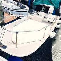 Boston Whaler 15 con motore Suzuki 40CV