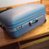 Valigia rigida con ruote e doppia chiusura