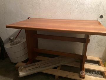 Tavolo e panca in legno