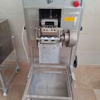 Macchina per tortellini e ravioli