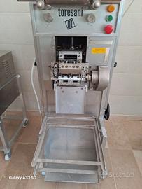 Macchina per tortellini e ravioli