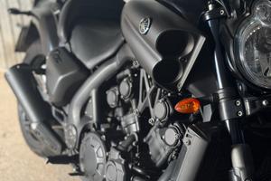 Yamaha V max 1700 Akrapovic full black