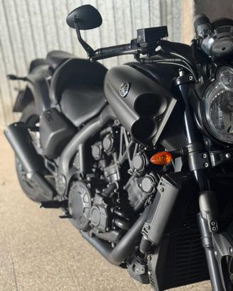 Yamaha V max 1700 Akrapovic full black
